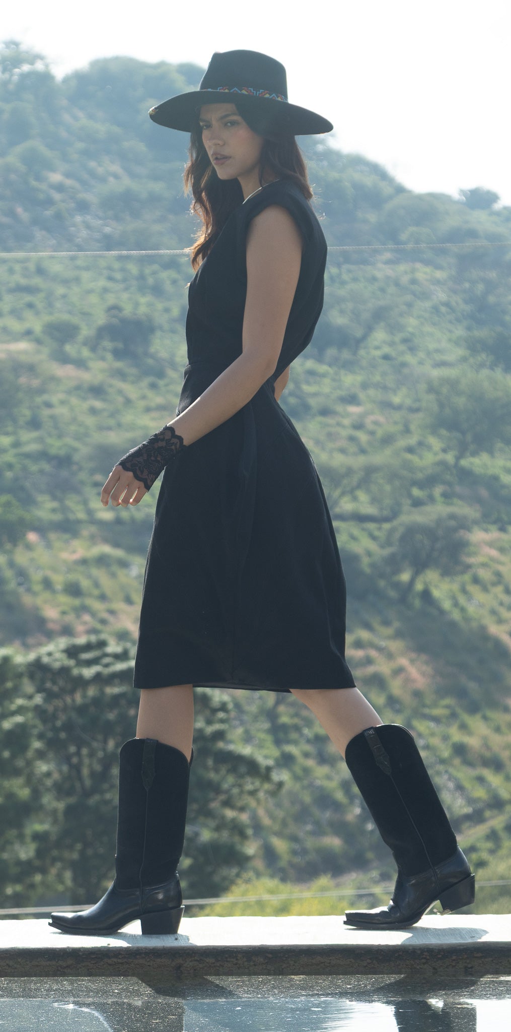 LADAN IN BLACK