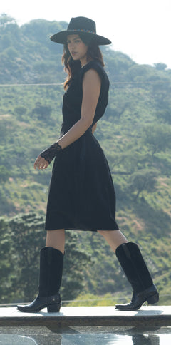 LADAN IN BLACK