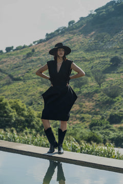 LADAN IN BLACK